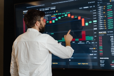 How to Succeed in Investment Banking: A Guide for New Analysts