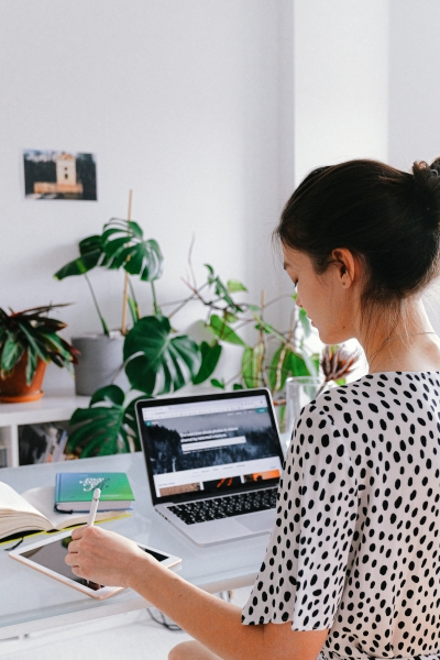 Navigating the Hybrid Work Model: Tips for Managing Investment Banking Teams