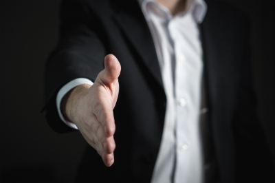 Accepting an Offer in Investment Banking and M&amp;A: Leveraging the Support of a Recruiter