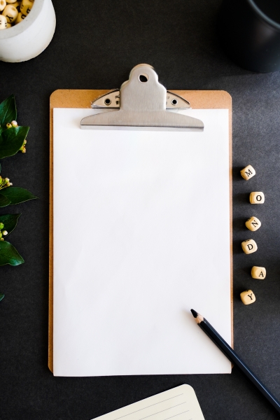 Mondays in Investment Banking: A Comparative Look at Analysts, Associates, and VPs