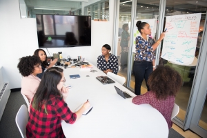 Demystifying the Financial Landscape: Understanding the Distinctions and Similarities between Investment Banking and Corporate Finance